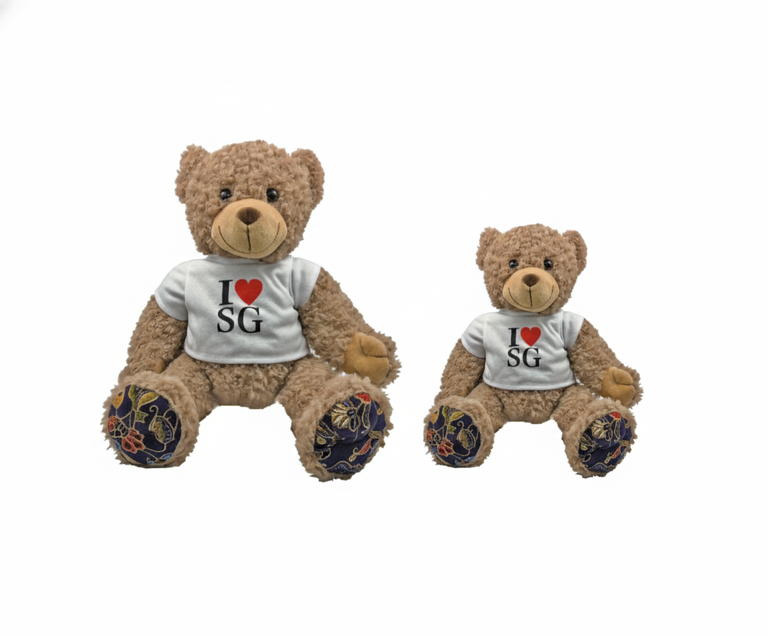 足裏がばてがバティック柄でできている2種類のサイズのテディベア