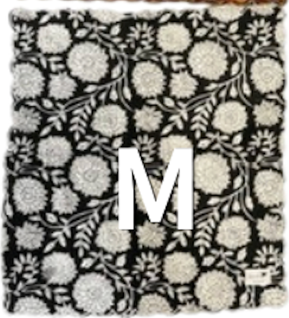 縁取り刺繍の上品ハンカチ