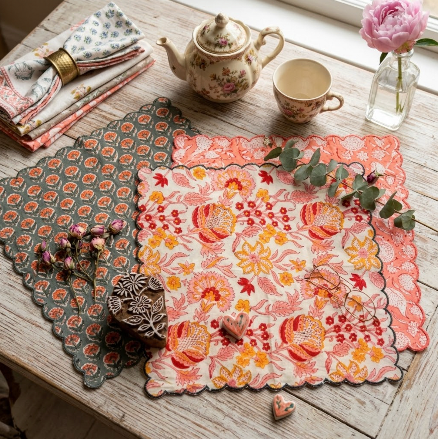 縁取り刺繍の上品ハンカチ