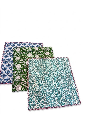 縁取り刺繍の上品ハンカチ