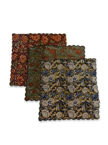 縁取り刺繍の上品ハンカチ