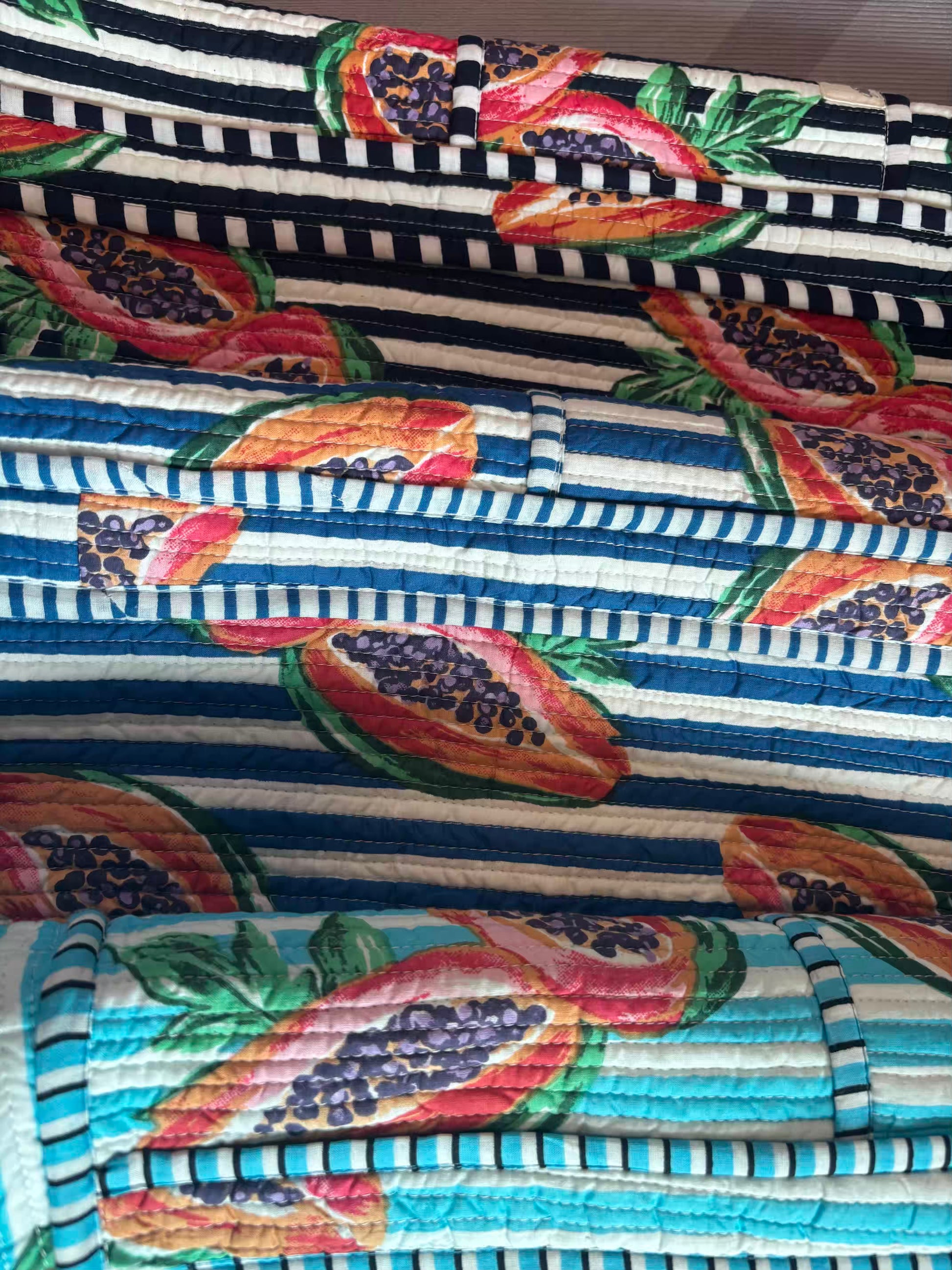 パパイヤトートバッグの３色を比較した写真